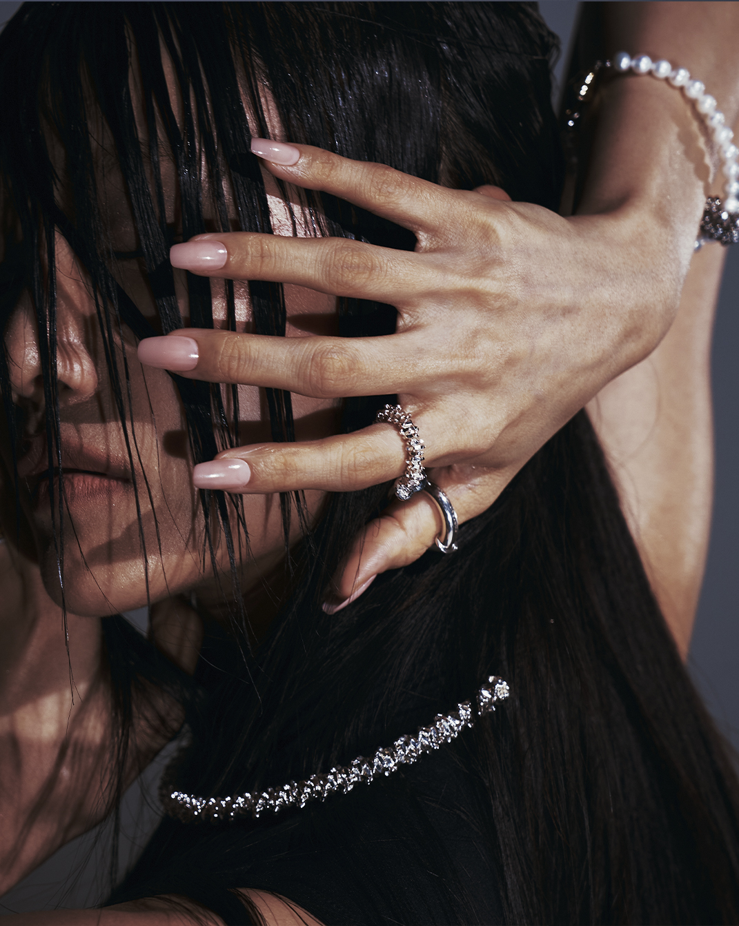 woman with 3way jewel, twirlnecklace and twist ring